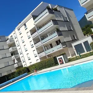 Superbe En Avec Piscine. Appartement